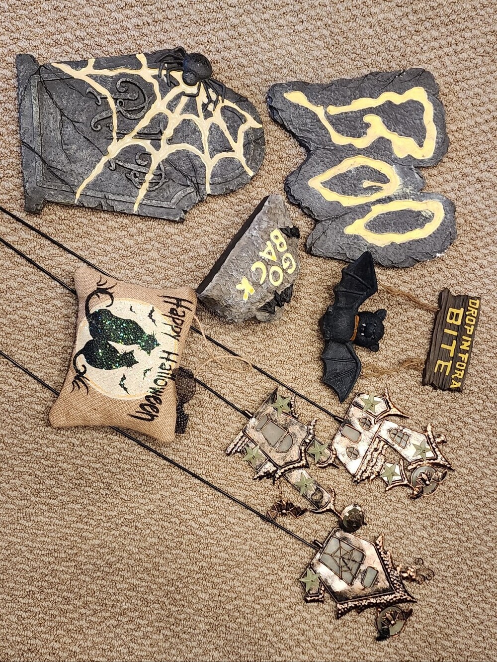 Glow-In-Dark 🌜Halloween Decor, 8 Piece Lot, Garden Stones, Door Hangers, Stakes
